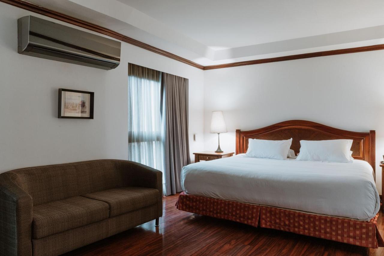 Hotel Park10 Medellín Exterior foto A room at the hotel