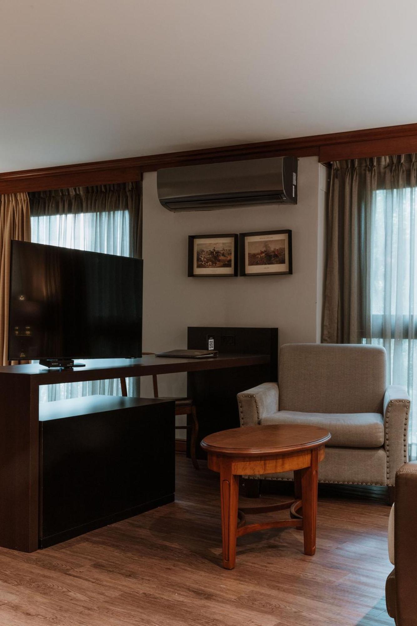 Hotel Park10 Medellín Exterior foto A room at the hotel